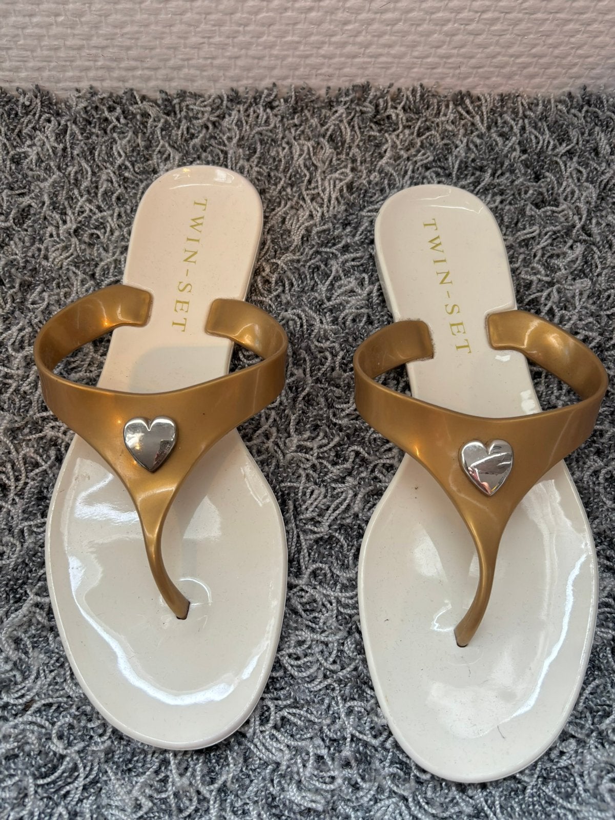 Twinset slippers goudkleurig maat 38, Twinset, Overige kleuren, Ophalen of Verzenden, Zo goed als nieuw