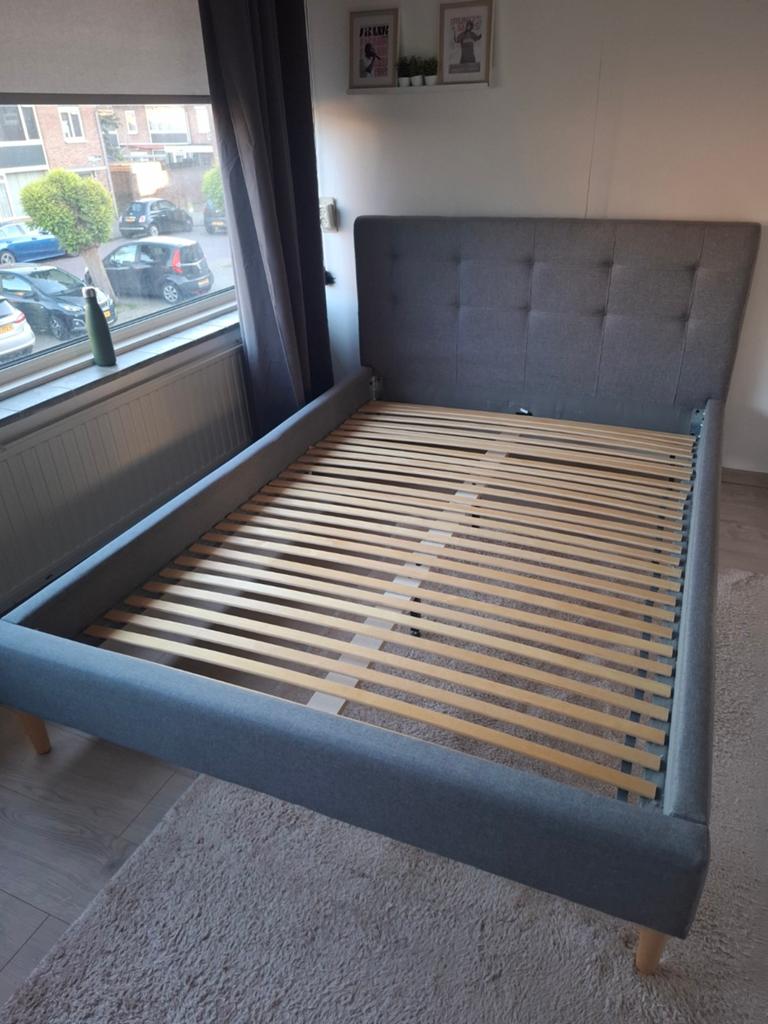 Mooie Bed grijs 1.40 x 2.00, Tweepersoons, Zo goed als nieuw, Grijs, 140 cm