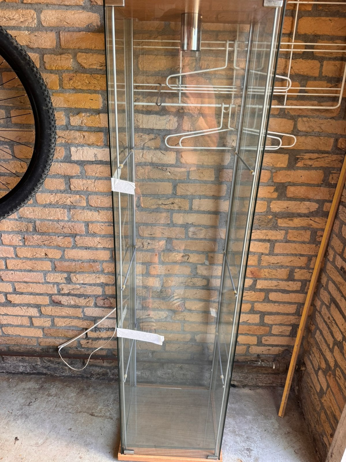Mooie glazen vitrine kast met spot, Ophalen, Zo goed als nieuw, Glasplaat, Minder dan 80 cm