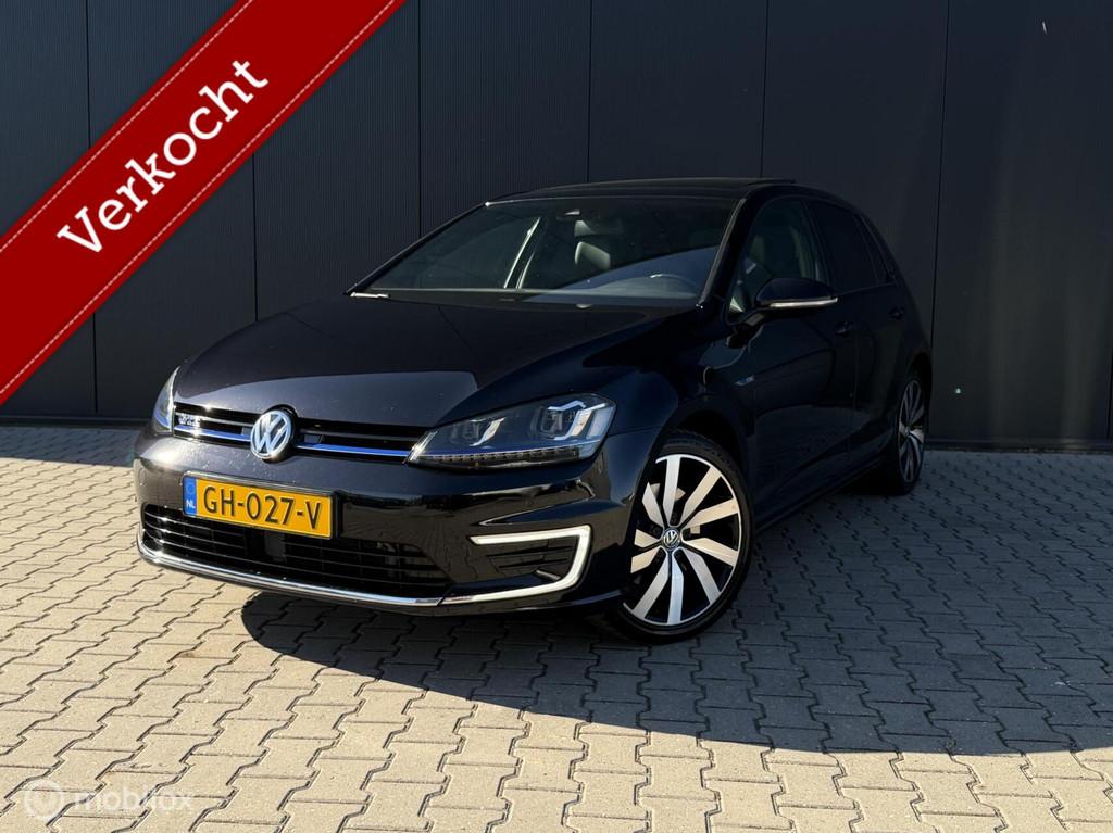 Volkswagen Golf 1.4 TSI GTE/Pano/Lede/Cam/ACC/Ambient/Vol!, Gebruikt, Euro 6, 4 cilinders, Zwart