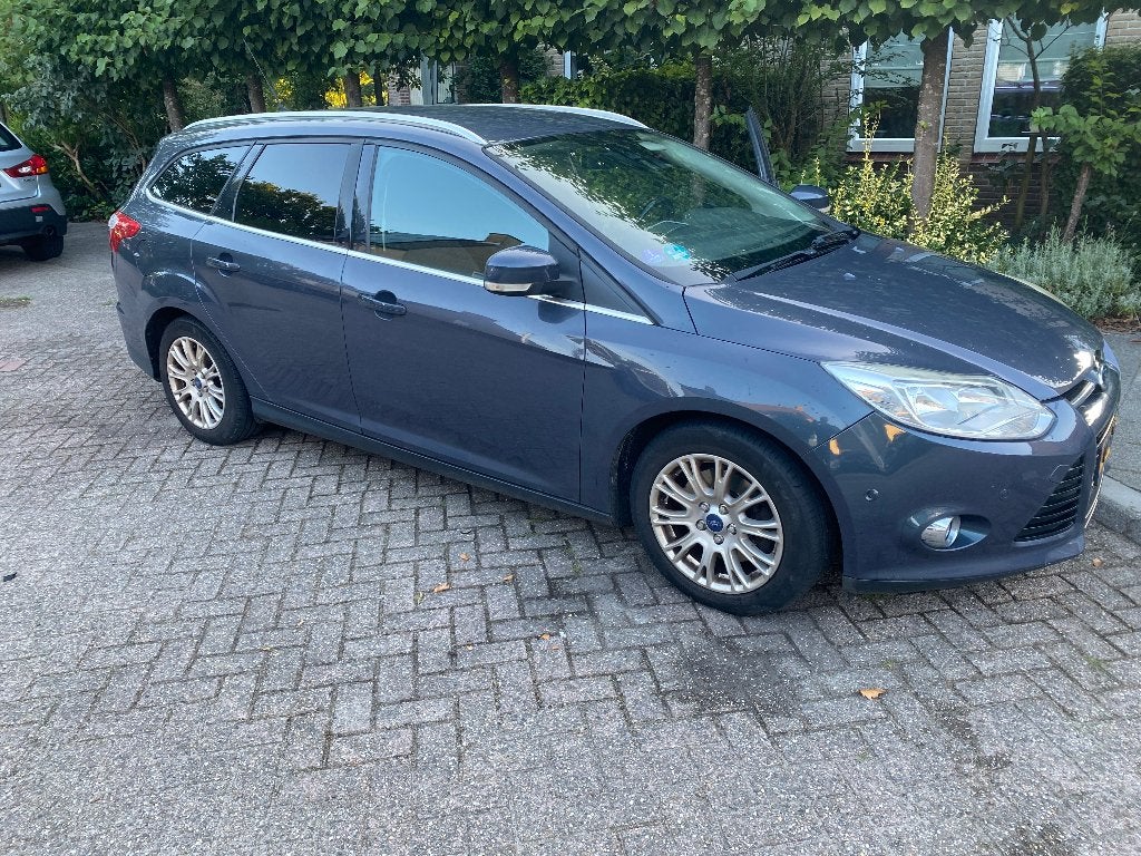 Ford Focus 1.6 Ecoboost 110KW 5-D 2011 Grijs, 1596 cc, Stof, 4 cilinders, Navigatiesysteem