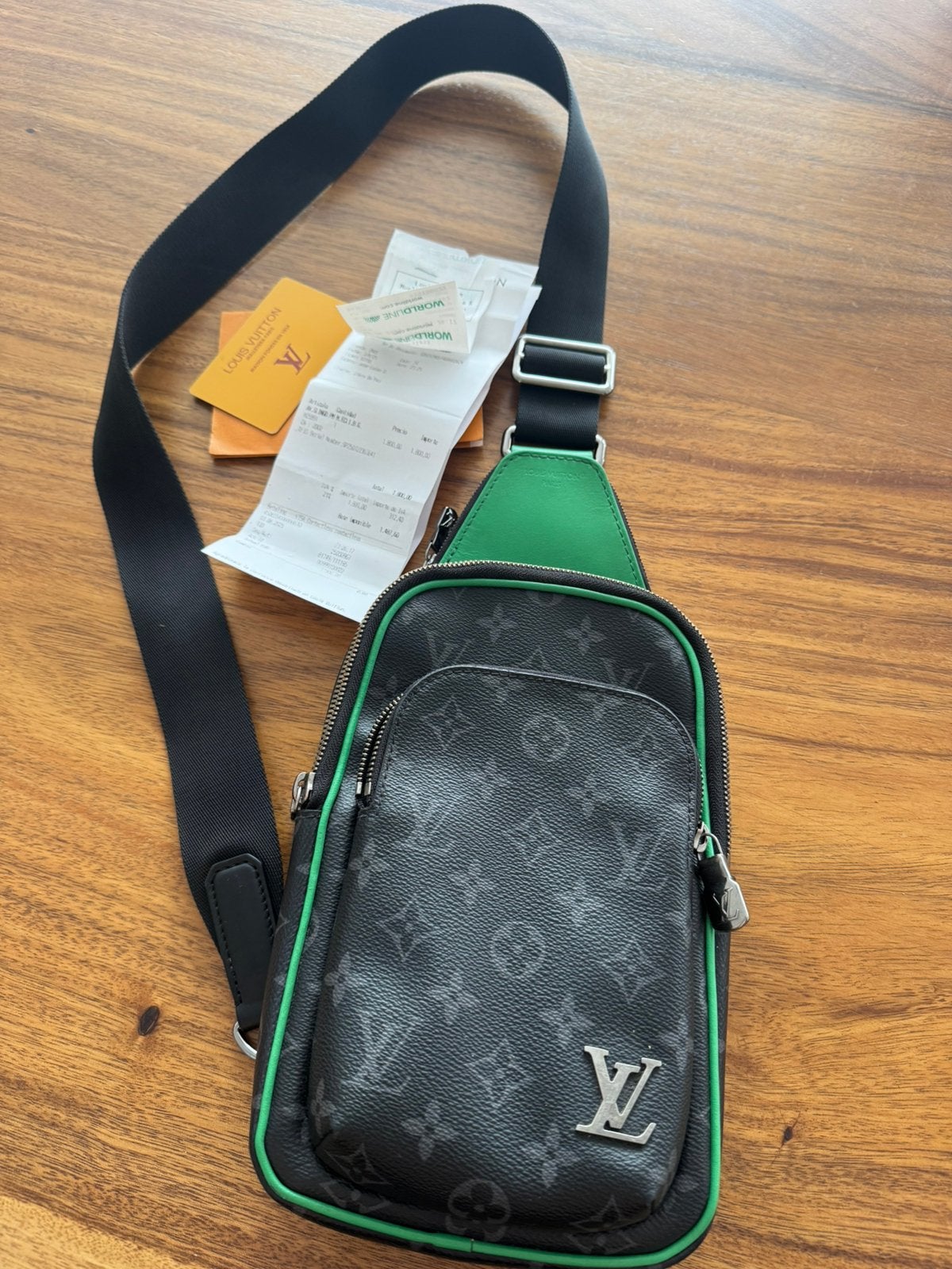Louis Vuitton Avenue Slingbag – Origineel + aankoopbon, Ophalen of Verzenden, Zo goed als nieuw, Zwart