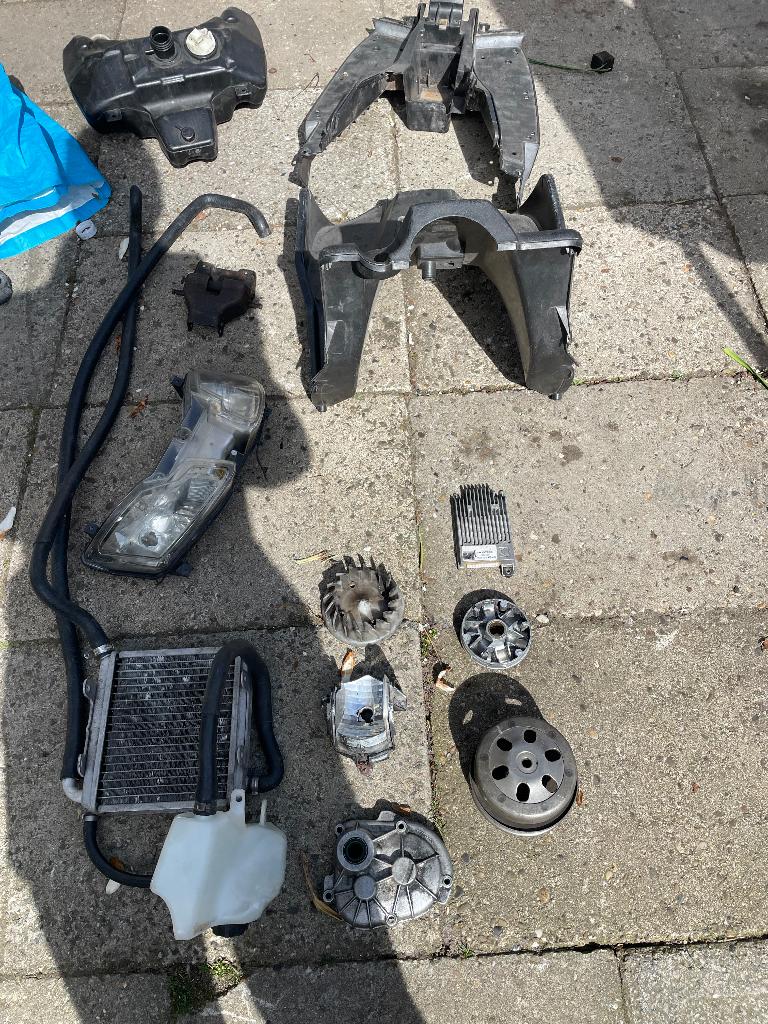 Tekoop aprillia sr 50 factory onderdelen, Fietsen en Brommers, Ophalen of Verzenden, Gebruikt, Aprilia