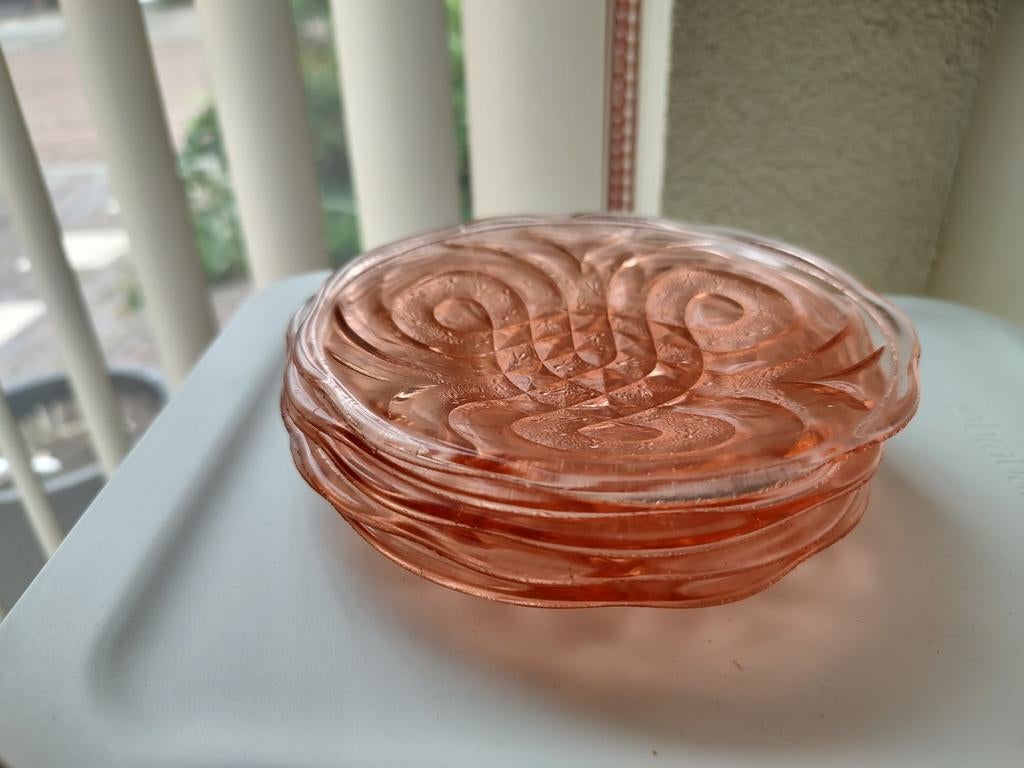 Set van 5 roze schoteltjes, art deco, Ophalen