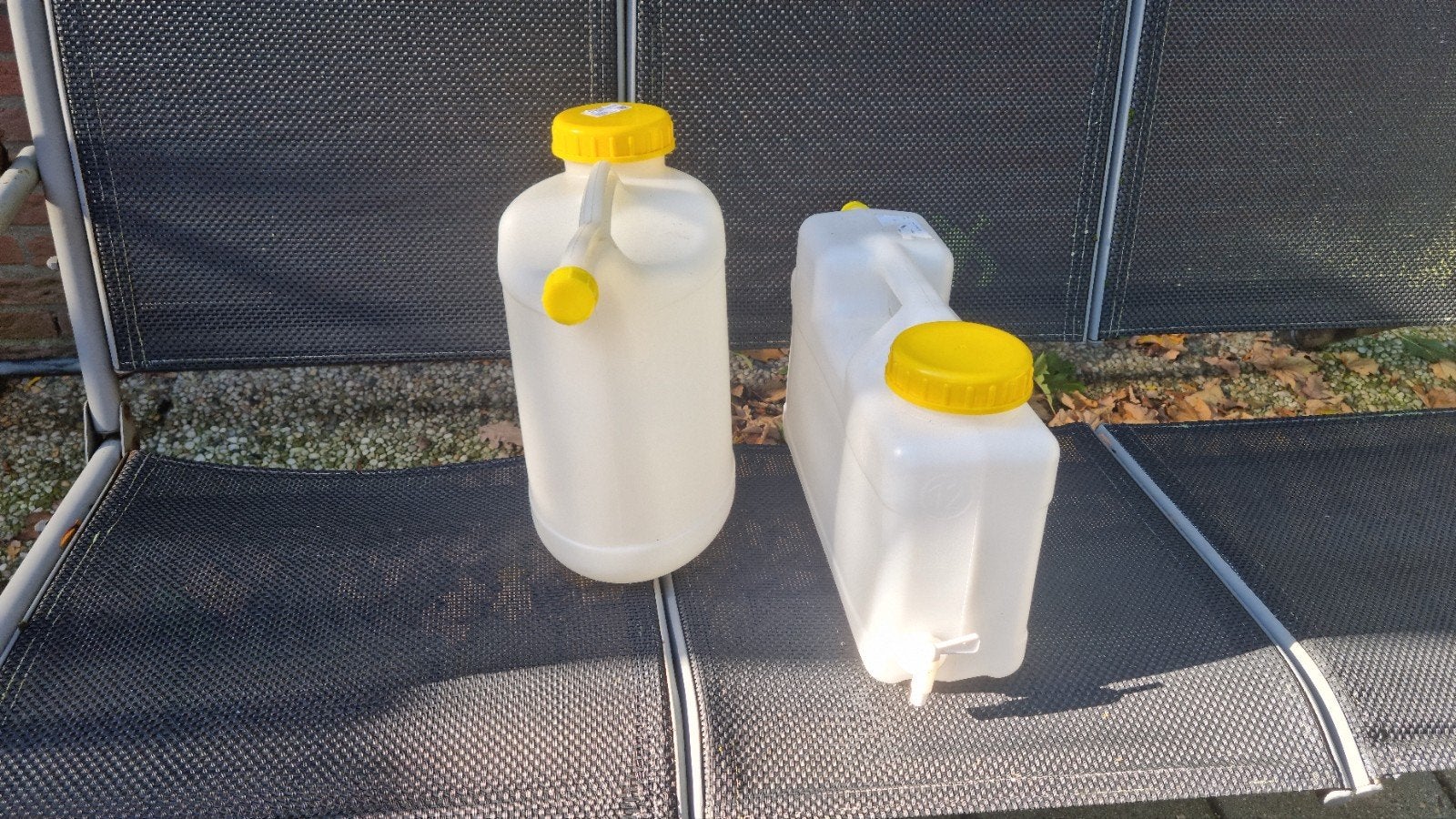 2 Waterkannen - Zo goed als nieuw, afsluitbaar, Caravans en Kamperen, Ophalen, Zo goed als nieuw