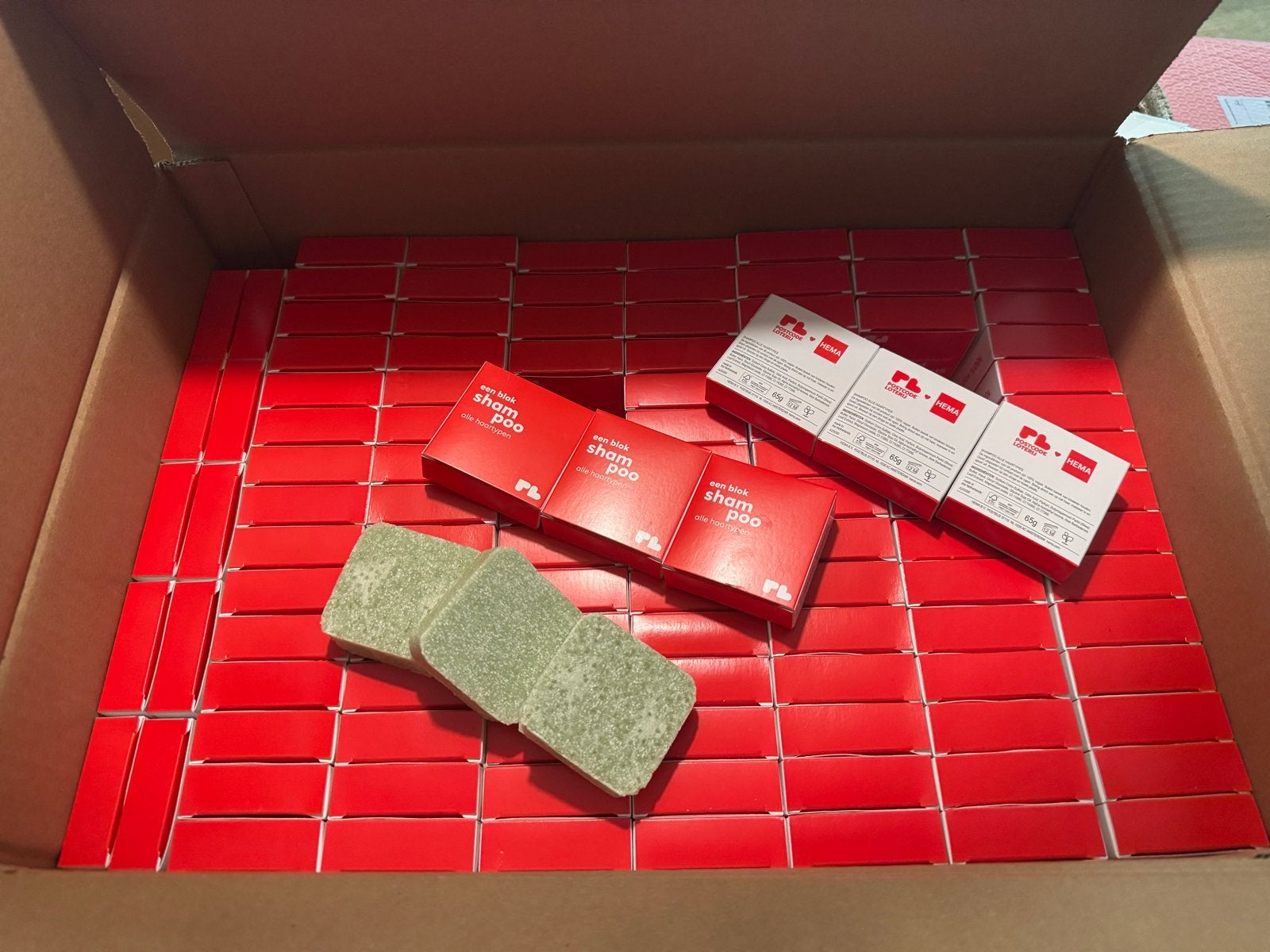 Hema blok shampoo 1300 stks alle haartypen - nieuw in doos, Sieraden, Tassen en Uiterlijk, Uiterlijk | Haarverzorging, Ophalen
