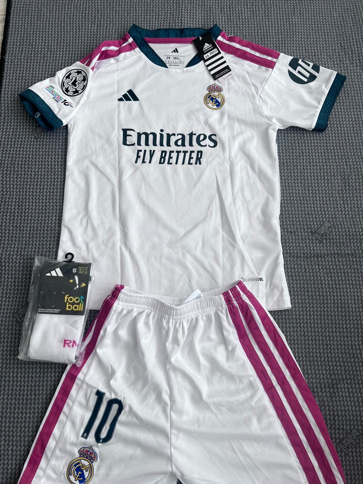 Real Madrid Volledige Set Mbappé 26/27 Maat 153-164, Maat XS of kleiner, Verzenden, Nieuw, Set