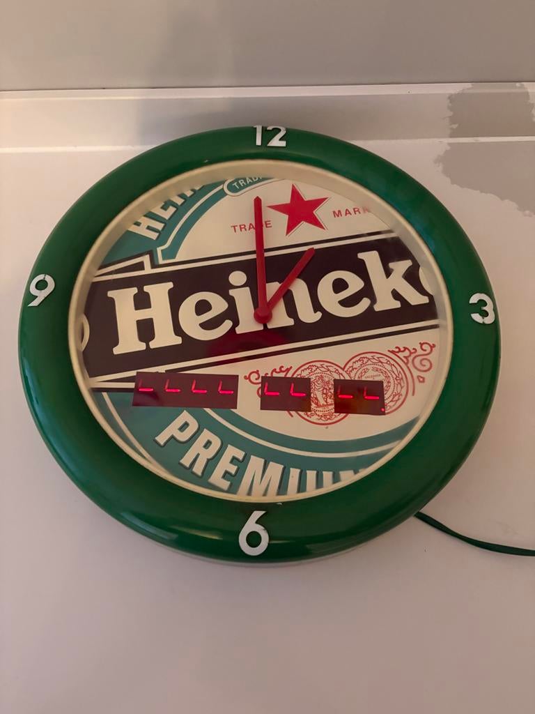 Heineken Millennium Klok - Werkend en Decoratief, Verzamelen, Biermerken, Ophalen of Verzenden, Zo goed als nieuw, Heineken