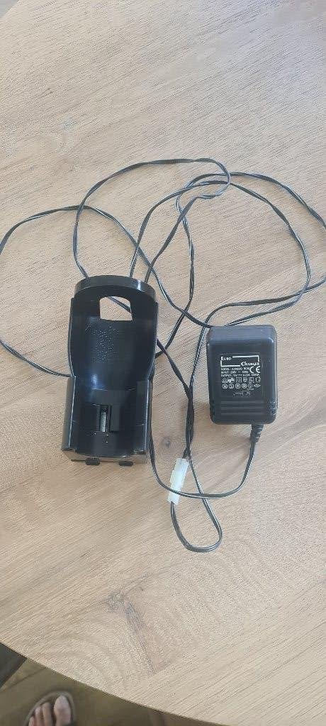 Oplader / houder MAg lite zaklamp, Ophalen, Zo goed als nieuw, Accu