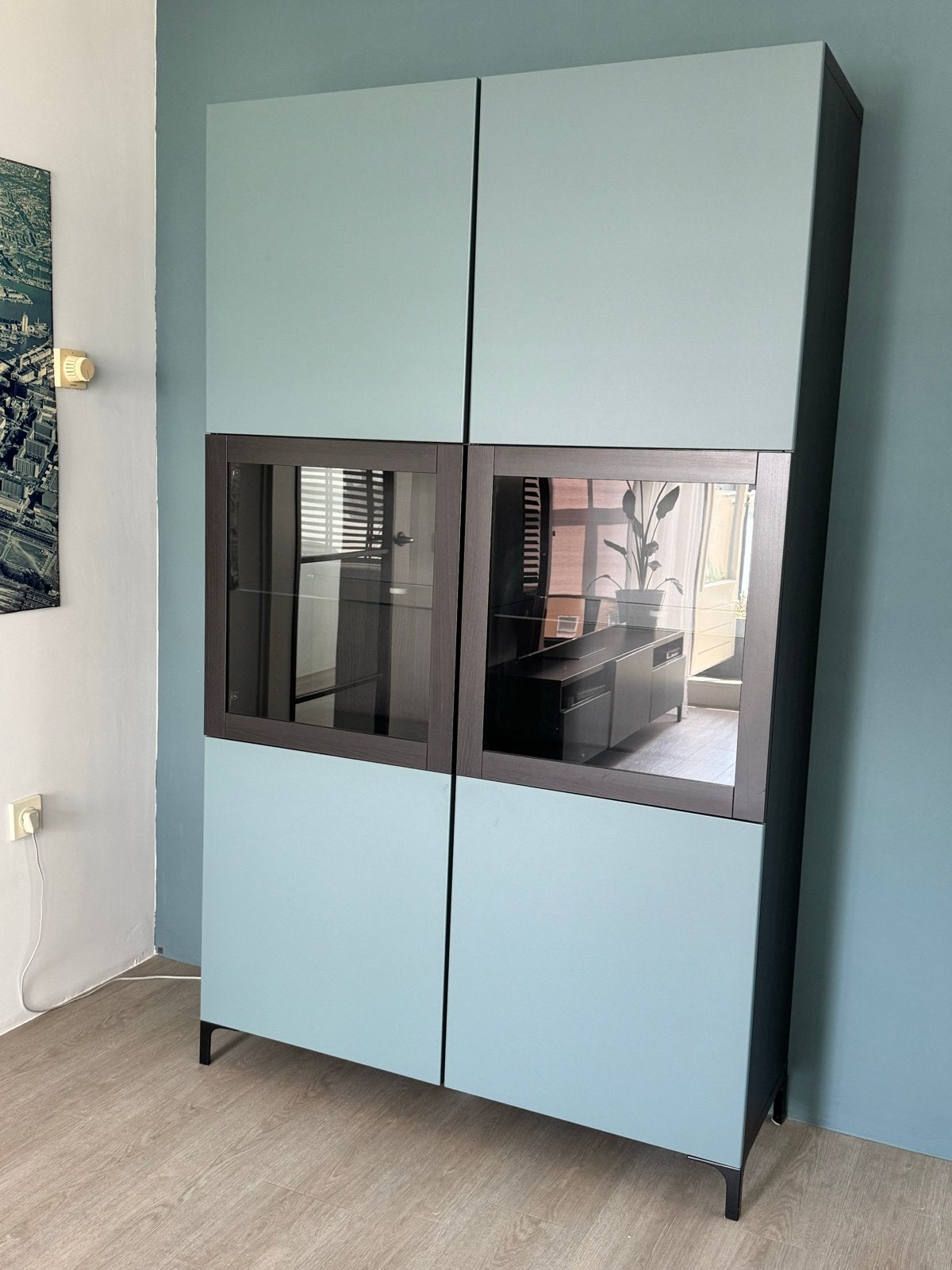 BESTÅ wandkast met vitrine deuren en verlichting, Ophalen, 200 cm of meer, 50 tot 100 cm, 25 tot 50 cm