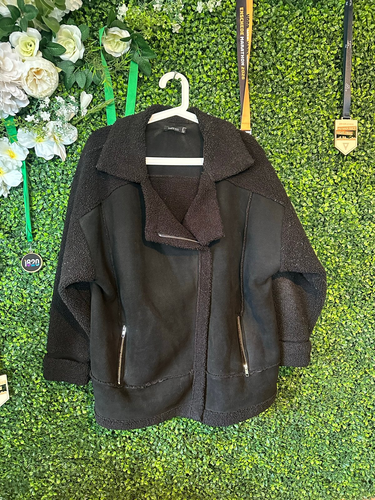 BooHoo Zwart Oversized Teddy Pilotenjas Maat 44, Kleding | Dames, Ophalen of Verzenden, Gedragen, Maat 42/44 (L), Zwart