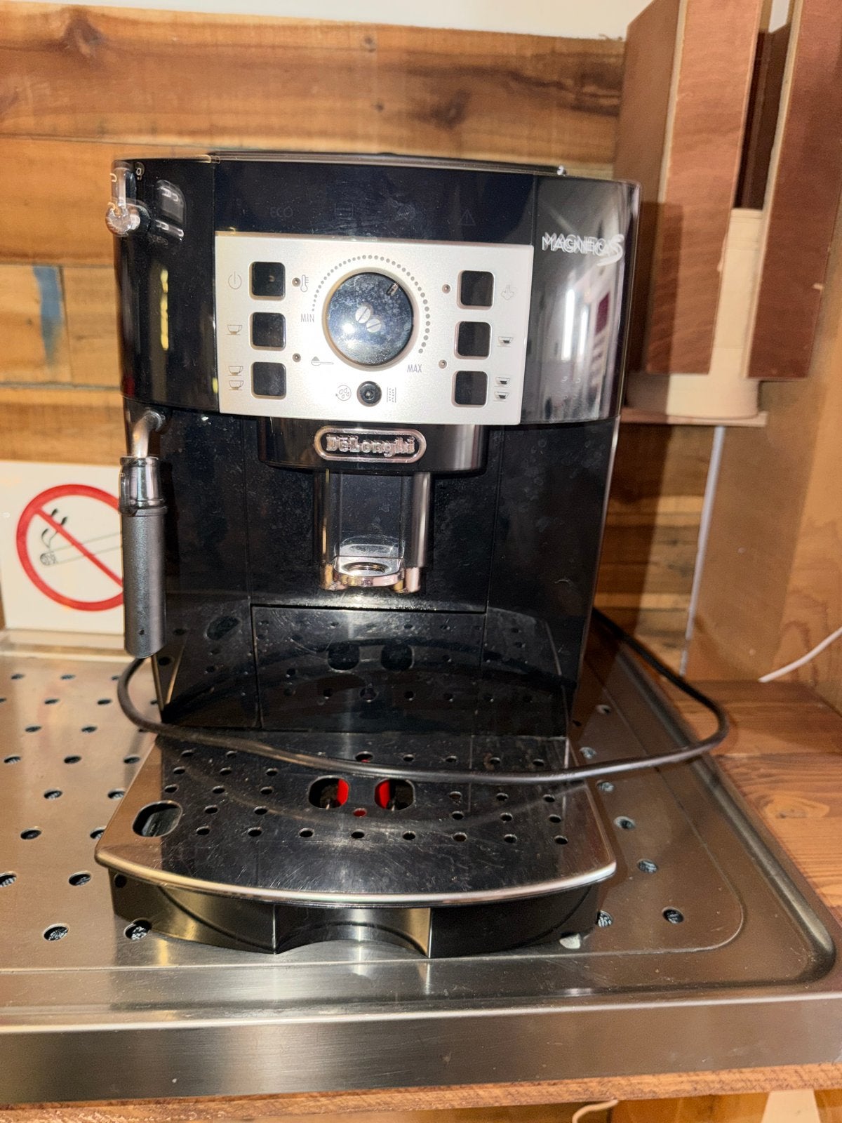 De'Longhi Magnifica S - Defect (mechanisme vastgelopen), Afneembaar waterreservoir, 10 kopjes of meer, Koffiemachine, Niet werkend