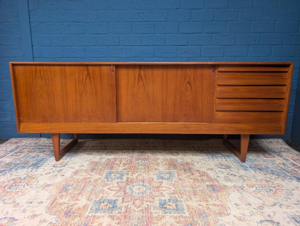 Midcentury lowboard, Kurt Østervig voor KP Møbler, jaren 60, Huis en Inrichting, Ophalen, Gebruikt, Met deur(en), Teakhout