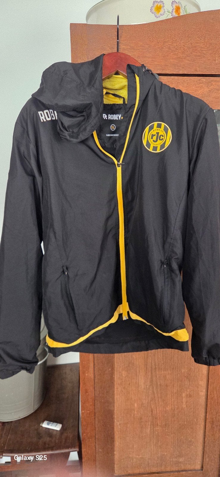 Roda JC windjack met capuchon, Maat 52/54 (L), Ophalen of Verzenden, Zo goed als nieuw, Voetbal