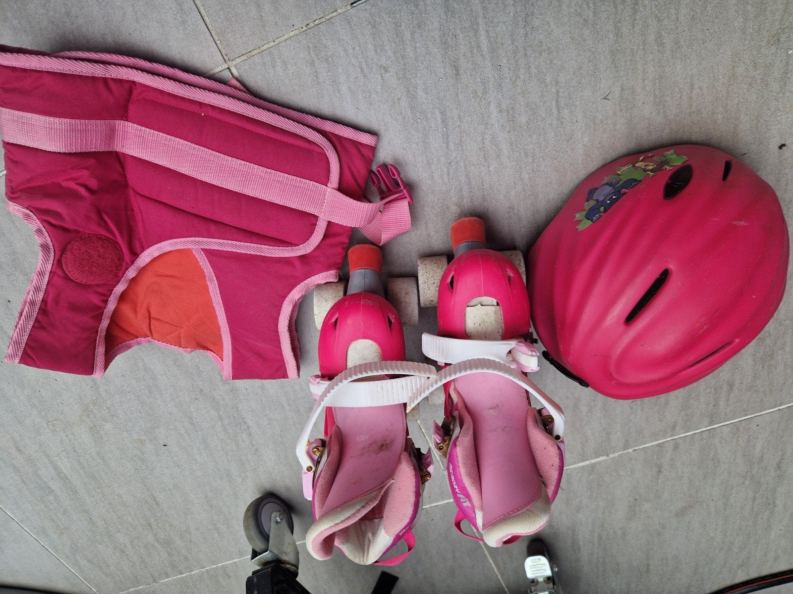 Roze rolschaatsen set met helm en beschermvest maat 30-33, Ophalen, Verstelbaar, Gebruikt, Kinderen