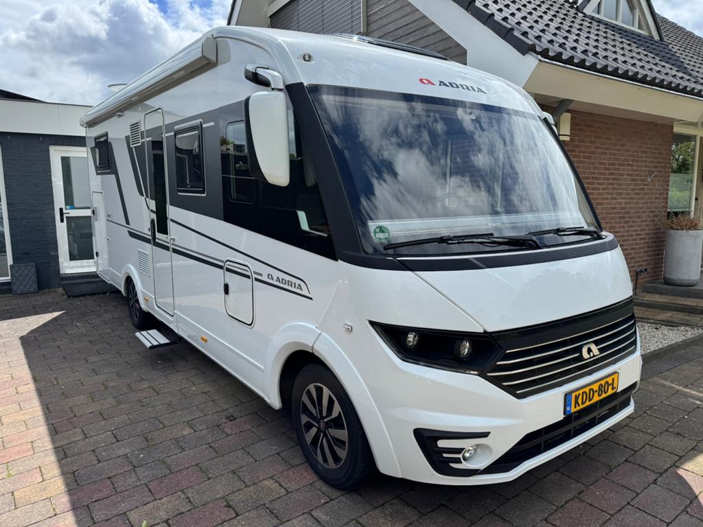 Adria Sonic Plus 700DL|Level|Airco|2000W 230V|2x100Ah accu|, Caravans en Kamperen, Campers, Ringverwarming, Fiat, 7 tot 8 meter