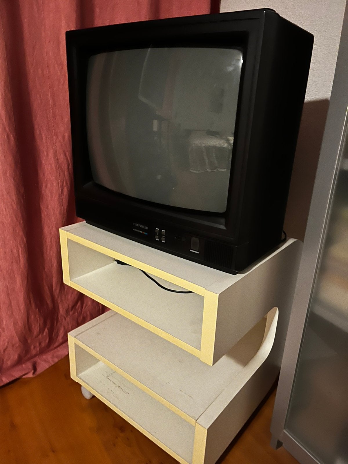 Telefunken CRT TV jaren 90 incl. meubel!, Ophalen