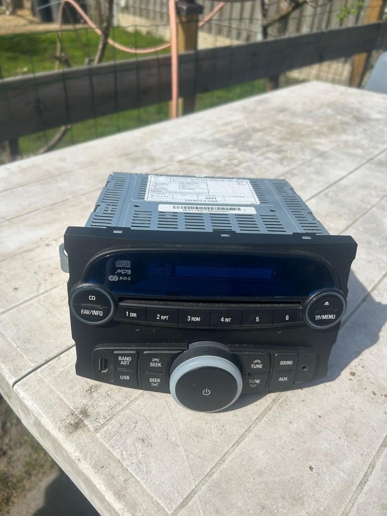 Chevrolet spark radio vanuit auto bwjr 2012., Auto diversen, Autoradio's, Ophalen of Verzenden, Gebruikt