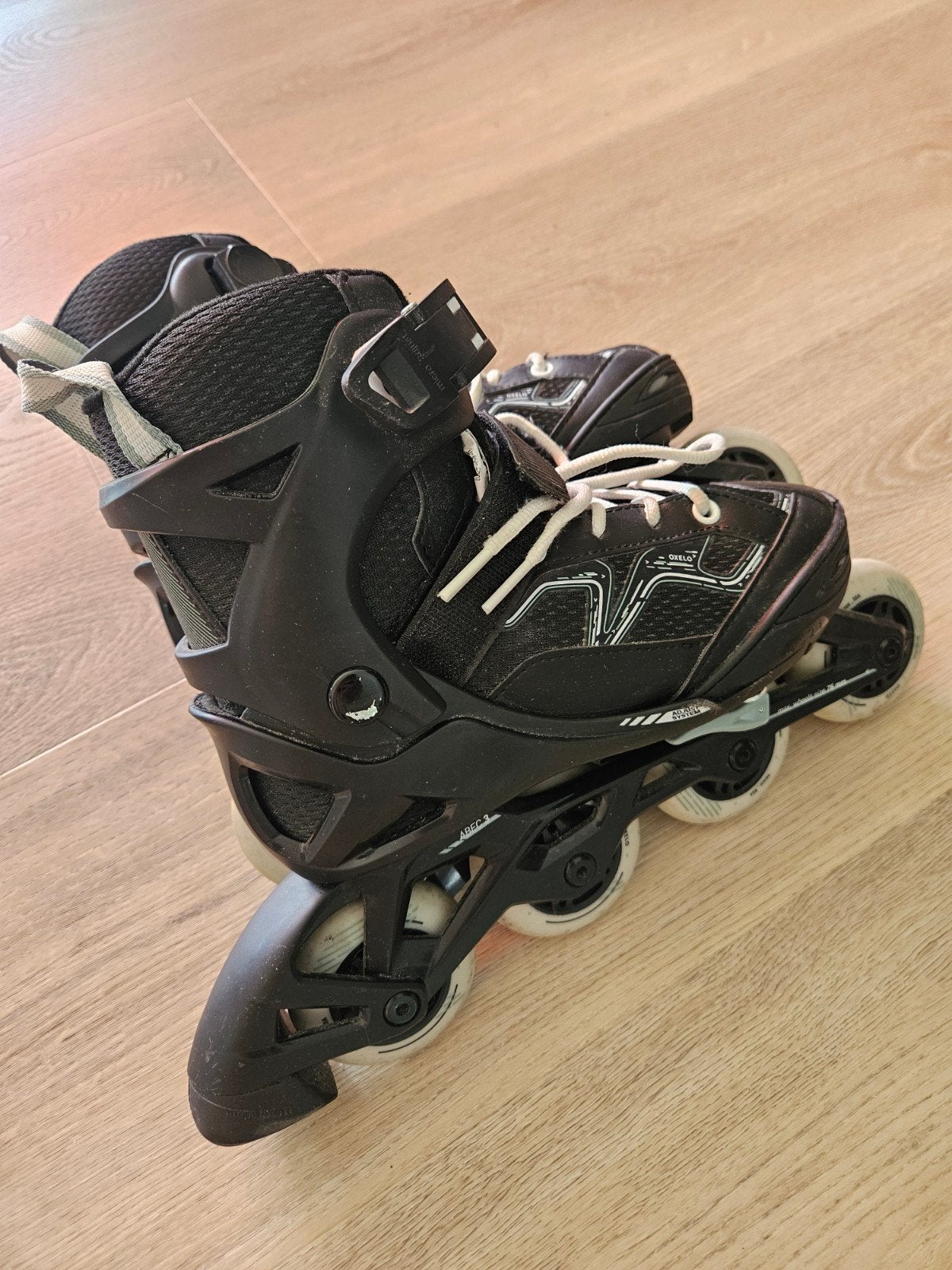 Stoere zwarte skeelers , maat 32-35, Sport en Fitness, Skeelers, Ophalen, Kinderen, Inline skates 4 wielen, Verstelbaar
