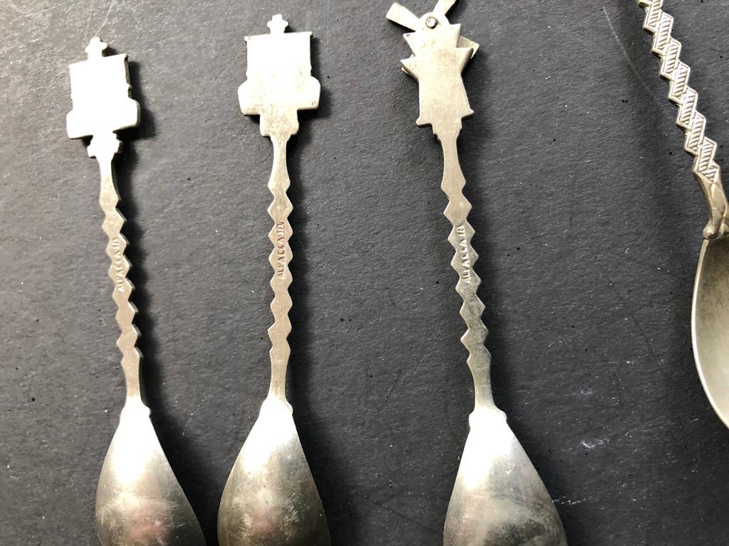 Molen en twee emmertjes water halen - lepeltjes 9 cm, Antiek en Kunst, Antiek | Bestek, Ophalen of Verzenden