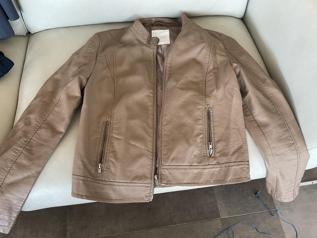 Imitatieleer jas sister point maat L, Beige, Maat 42/44 (L), Sisters Point, Ophalen of Verzenden