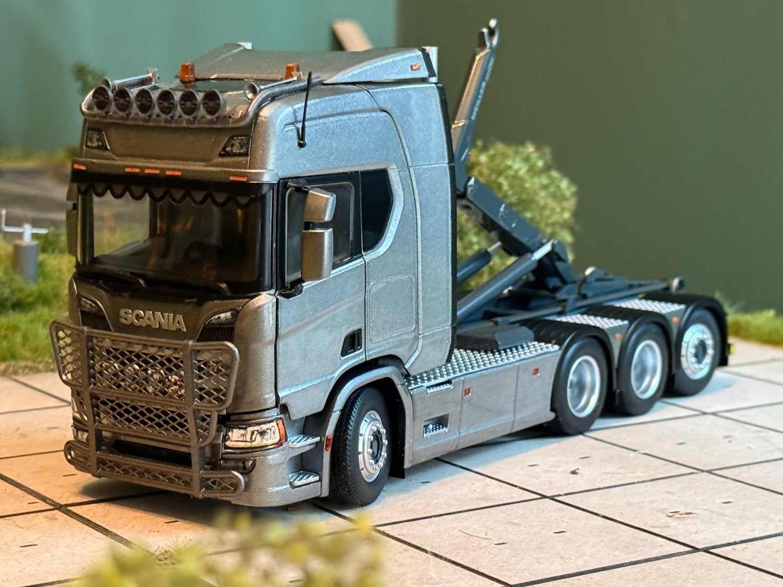 Scania R500 haakarm margemodels 1:32 verbouwd, Ophalen of Verzenden, Zo goed als nieuw, Bus of Vrachtwagen, Wsi