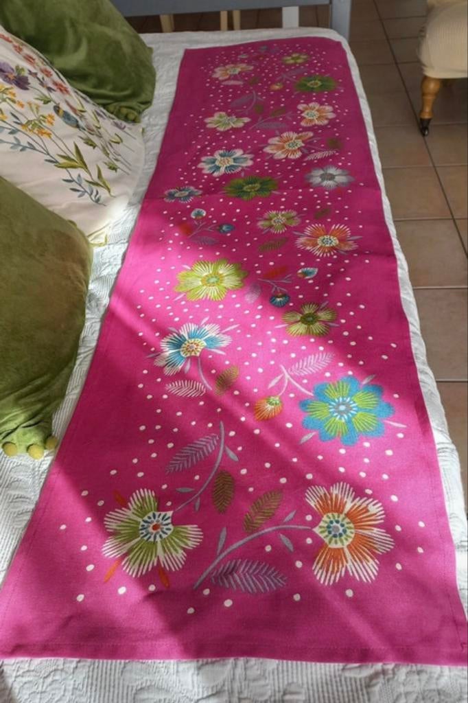 Gudrun Sjödén Tafelkleed Loper 1.50 x 0.40 m, Huis en Inrichting, Tafelkleden, Zo goed als nieuw, Rechthoek, Binnen, Ophalen of Verzenden