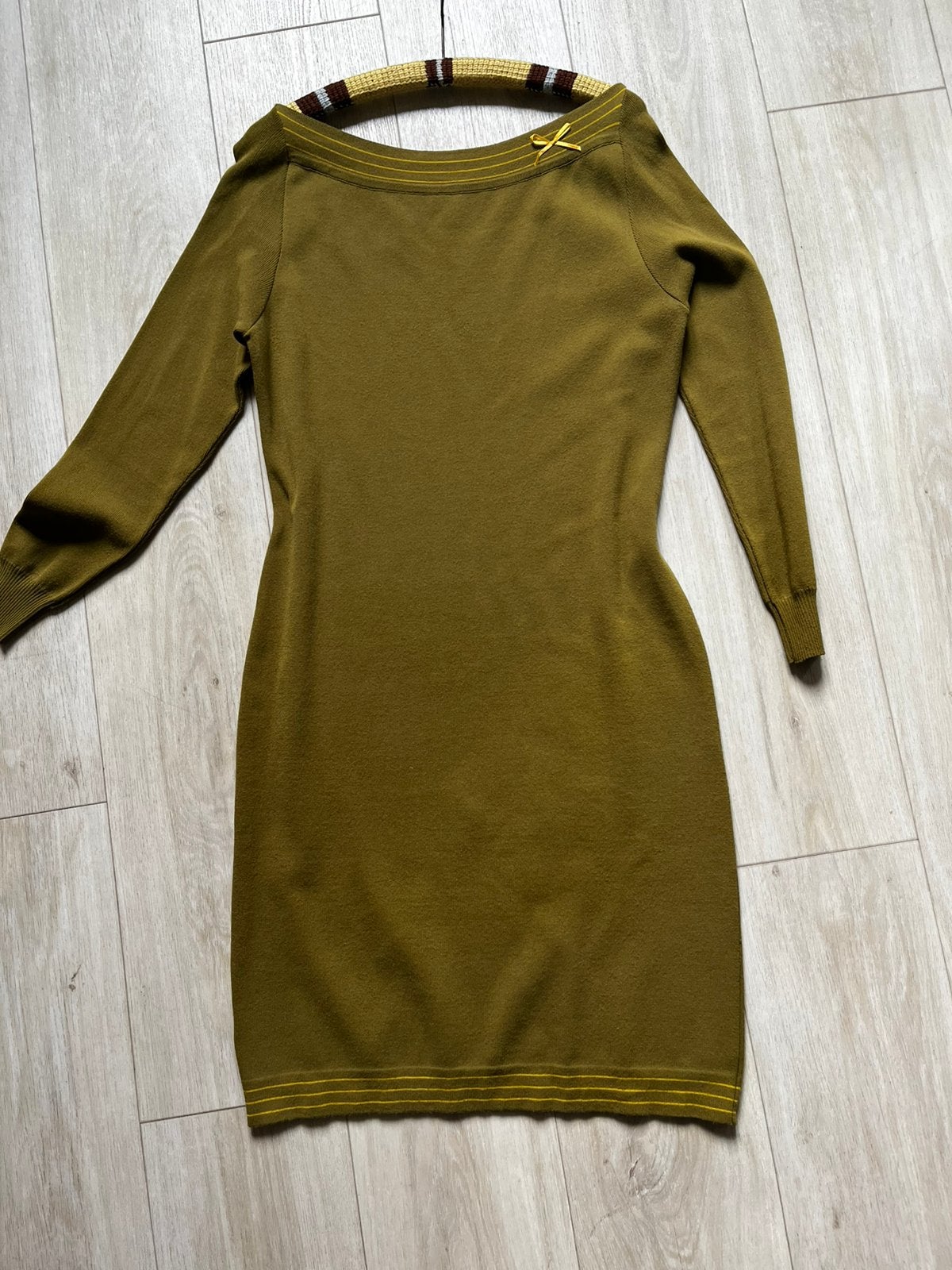 ByOni xl / 44 olijfgroene jurk boothalsNIEUW, Kleding | Dames, Maat 42/44 (L), Nieuw, Ophalen of Verzenden, Onder de knie
