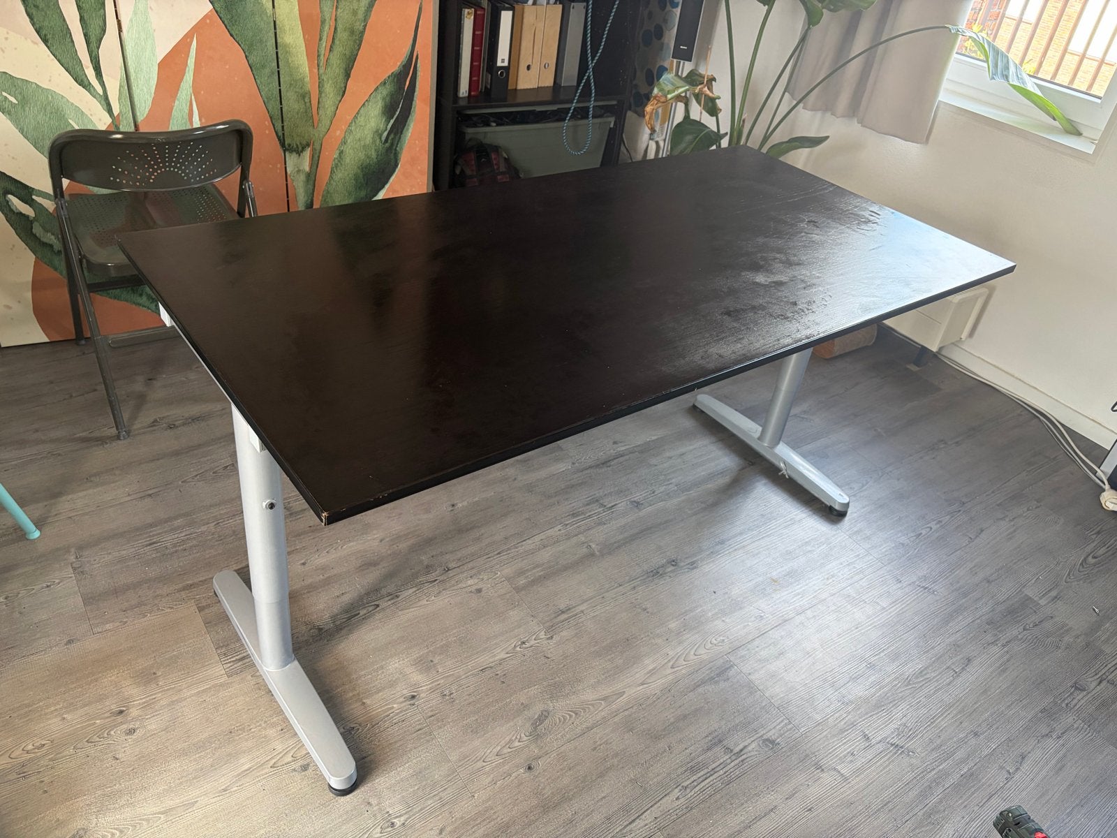 IKEA Galant bureau zwart met hoogte verstelbaar onderstel, Huis en Inrichting, Bureaus, Gebruikt, Overige typen, IKEA, Zwart, In hoogte verstelbaar