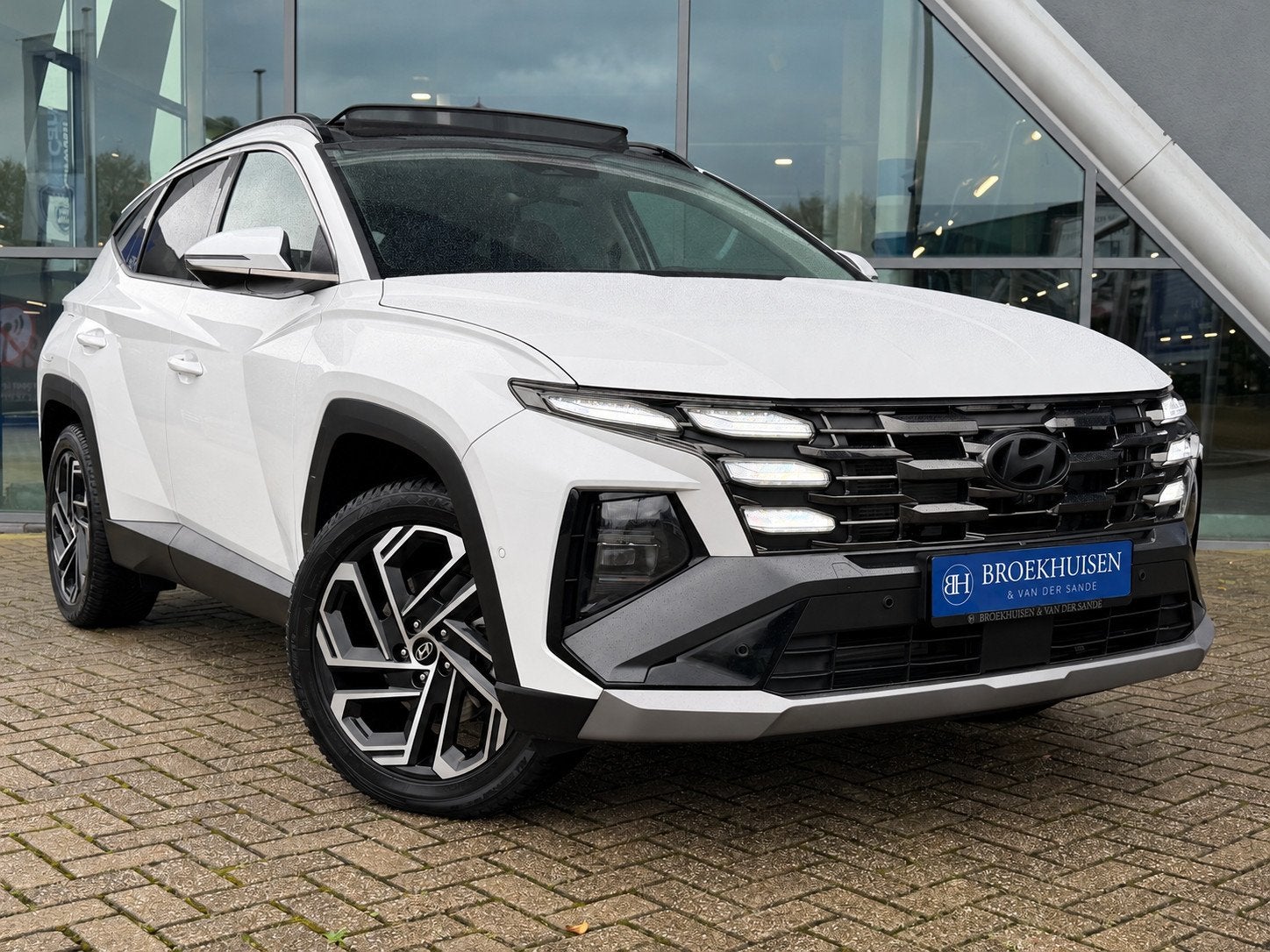 Hyundai Tucson 1.6 T-GDI PHEV Premium Sky 4WD 265pk Leder /, Auto's, Automaat, Dealer onderhouden, Zwart, 4 cilinders