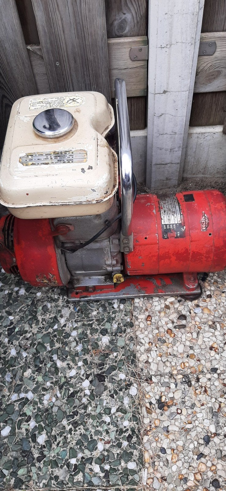 aggregaten, Doe-het-zelf en Verbouw, Aggregaten, Ophalen, Zo goed als nieuw, Minder dan 5 kVA, Benzine