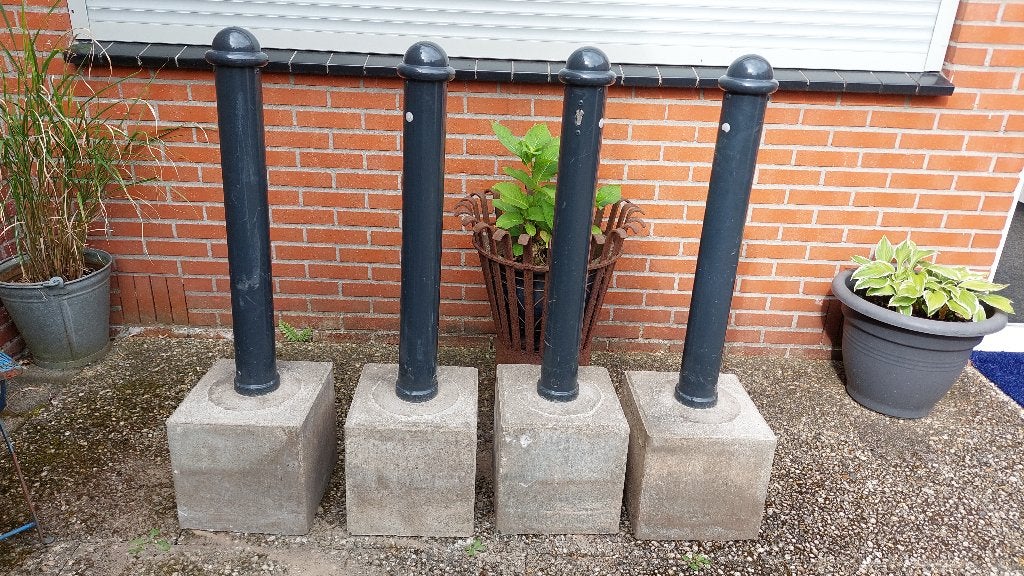 4 Rampalen met betonvoet, uitneembaar met cilinderslot, Ophalen, Gebruikt, IJzer, Slot