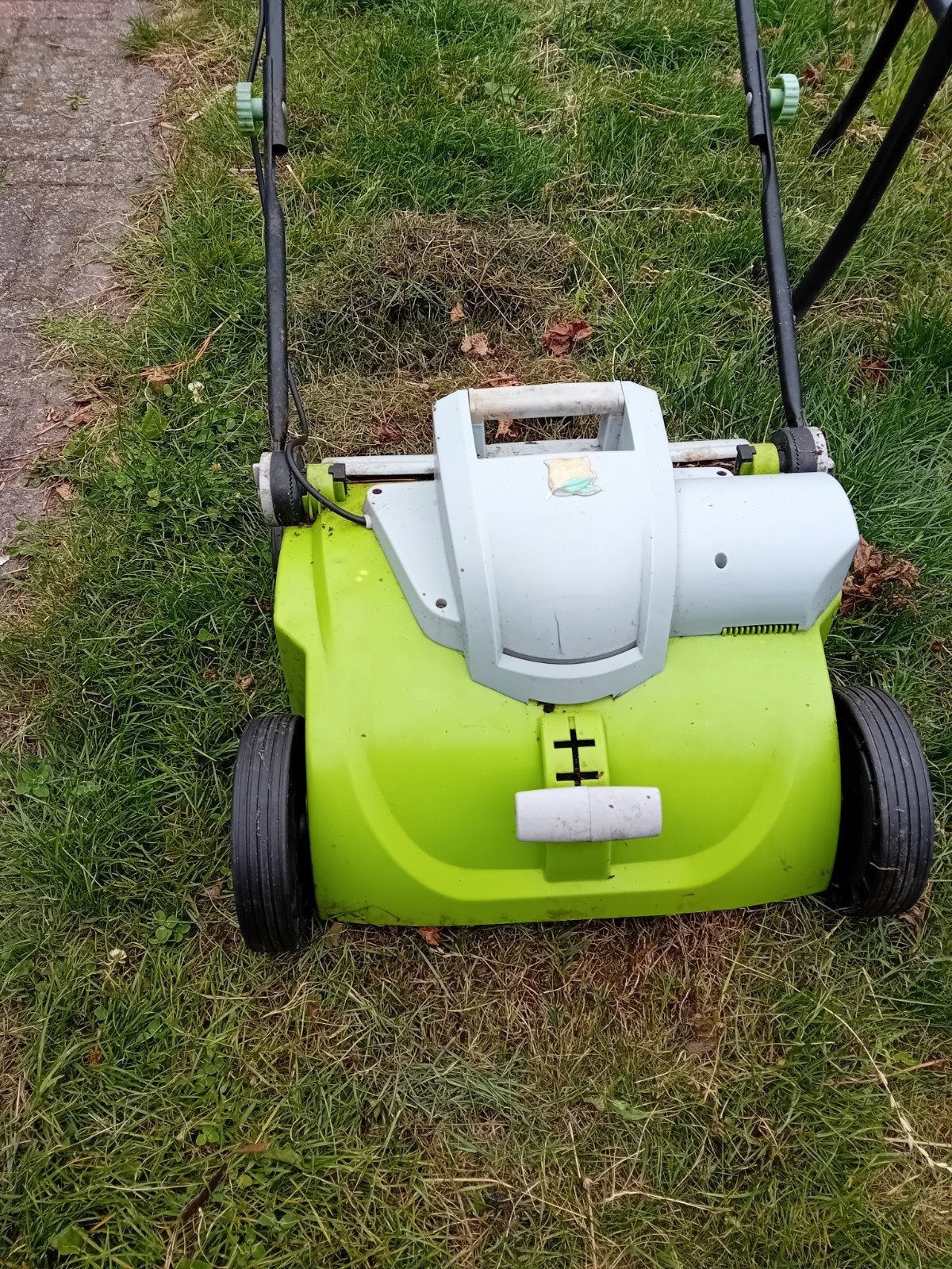 Elektrische verticuteer SLS33E (5202878) 1300W 33cm, Ophalen, Cirkelmaaier, Gebruikt, Elektrische grasmaaier