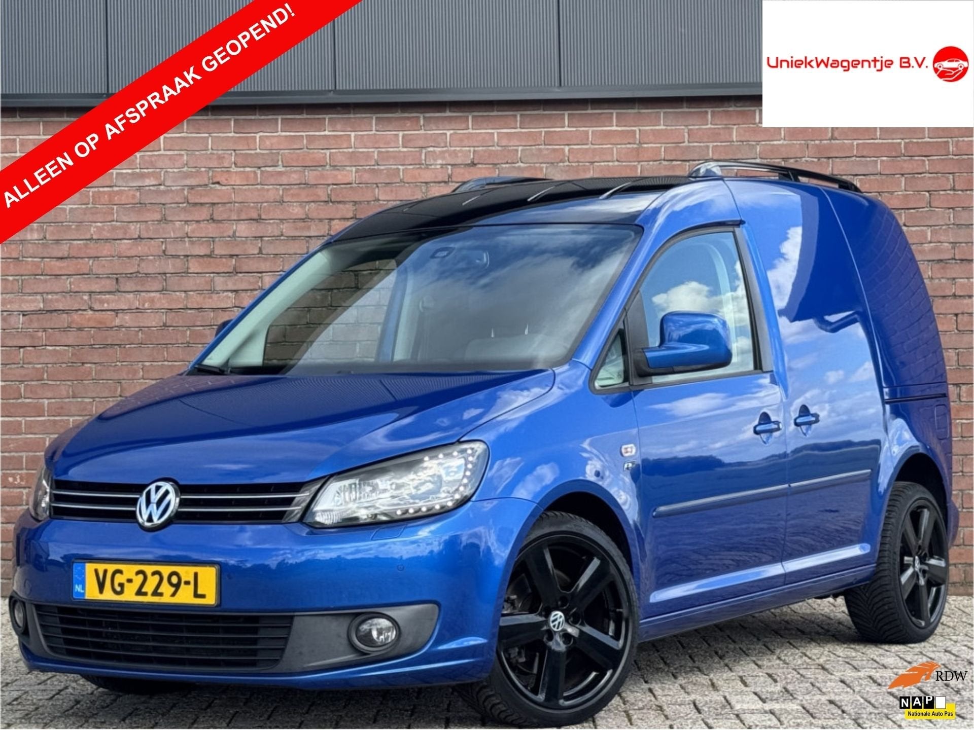 Volkswagen Caddy 2.0 TDI 30 EDITION | NL-AUTO! | TREKHAAK!, 730 kg, Gebruikt, Zwart, 4 cilinders