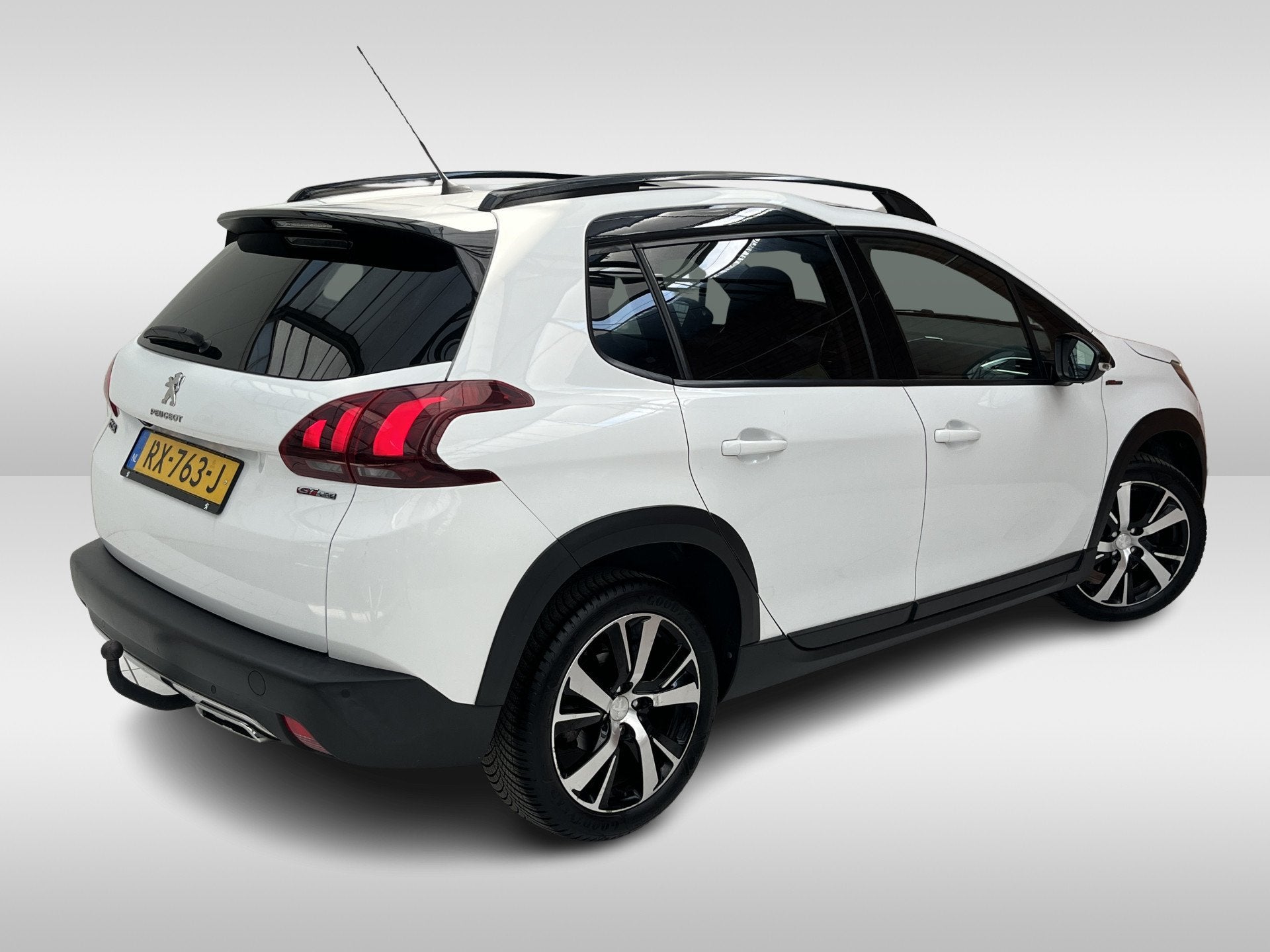 Peugeot 2008 PureTech 110 GT-line | Trekhaak | Carplay/Andro, Auto's, 12 maanden, Leder en Stof, Origineel Nederlands, Bedrijf