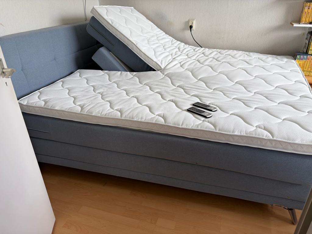 Elektrische boxspring met topper 180x210 gekocht 2025, Huis en Inrichting, Ophalen, 210 cm, Tweepersoons, Zo goed als nieuw