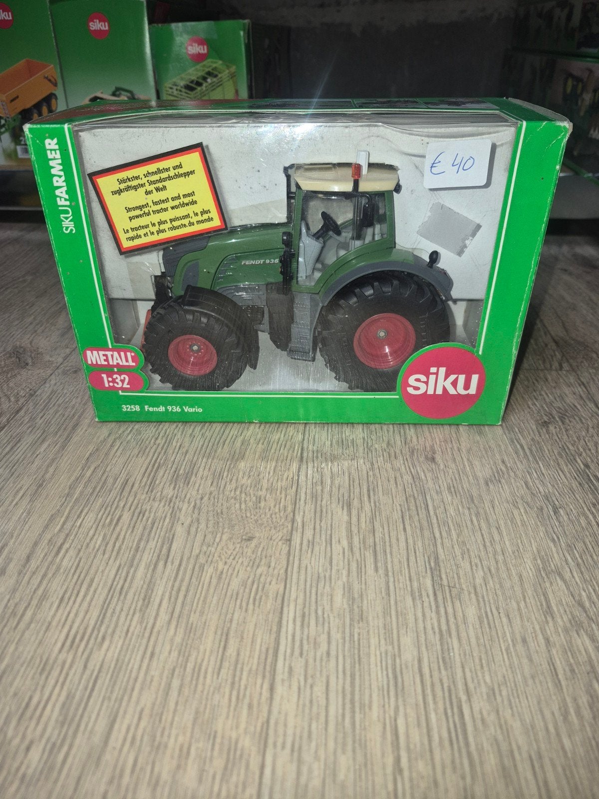 Siku Farmer Fendt 936 Vario Tractor - Nieuw in doos