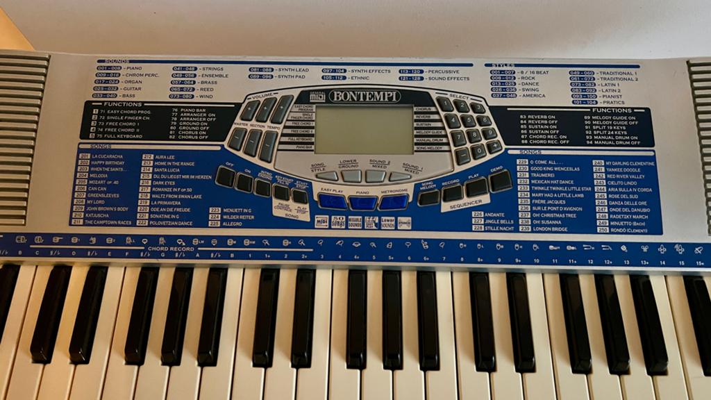 Bontempi Keyboard met standaard - Zo goed als nieuw, Muziek en Instrumenten, 61 toetsen, Zo goed als nieuw, Met standaard, Ophalen