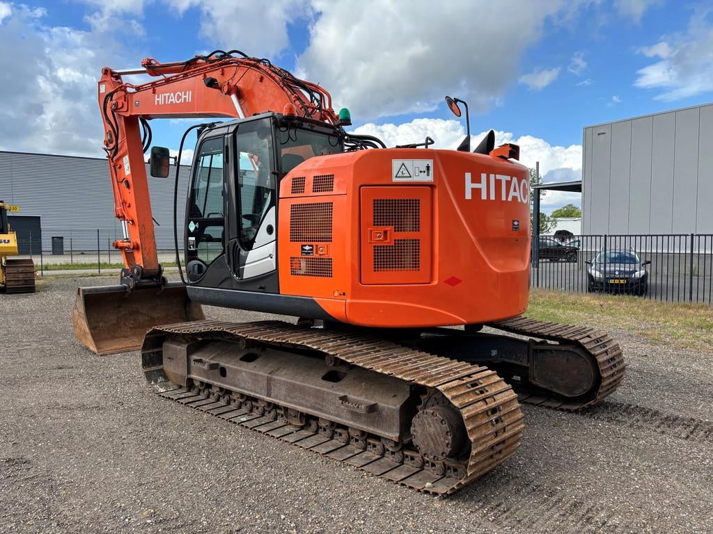 Hitachi ZX225USLC-5B excavator, 2015 year, Fresh condition!, Graafmachine