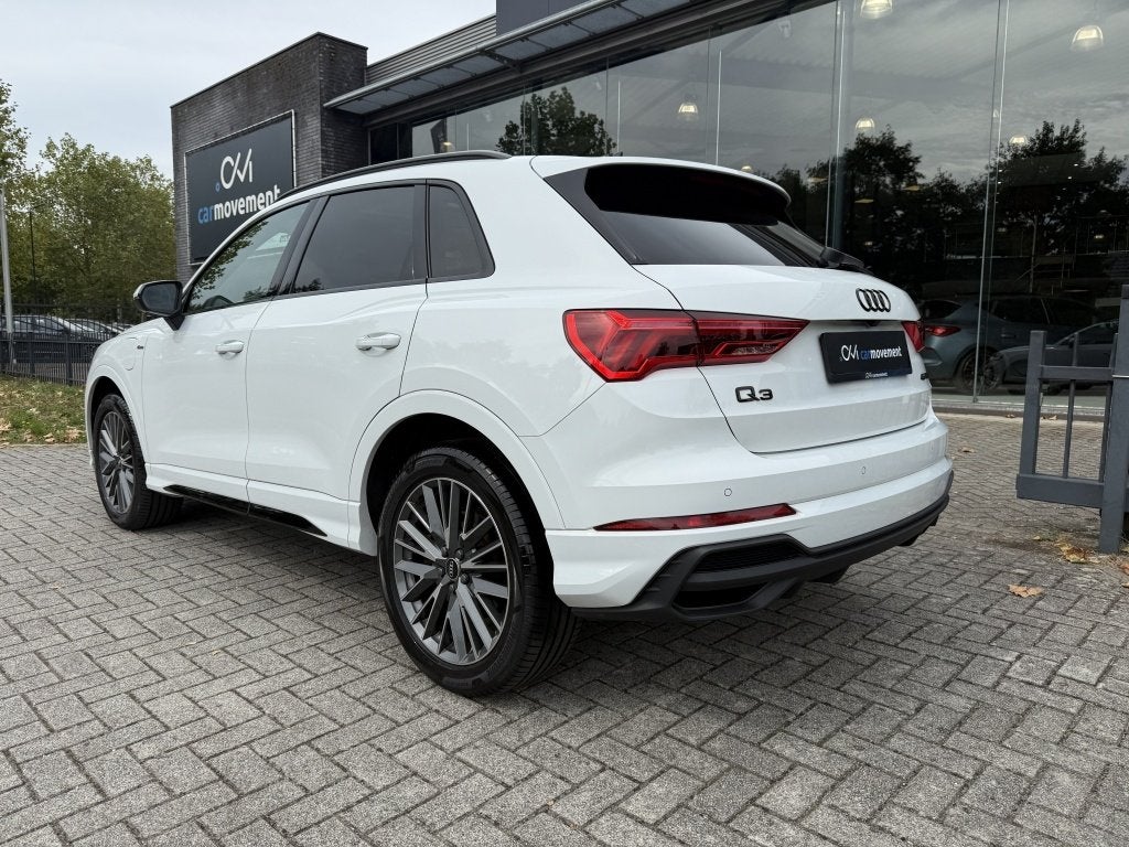 Audi Q3 45 TFSI e S-Line I Pano I Black Optik I Matrix I Cam, Stof, Gebruikt, Zwart, Wit