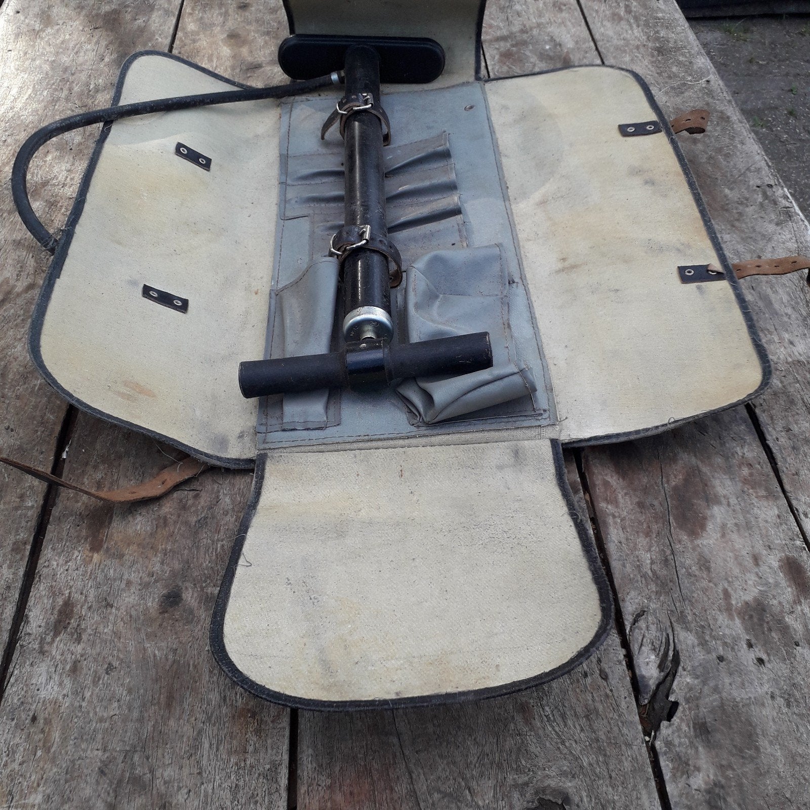 Vintage gereedschaptas met handpomp Lada/Skoda, Ophalen, Gebruikt