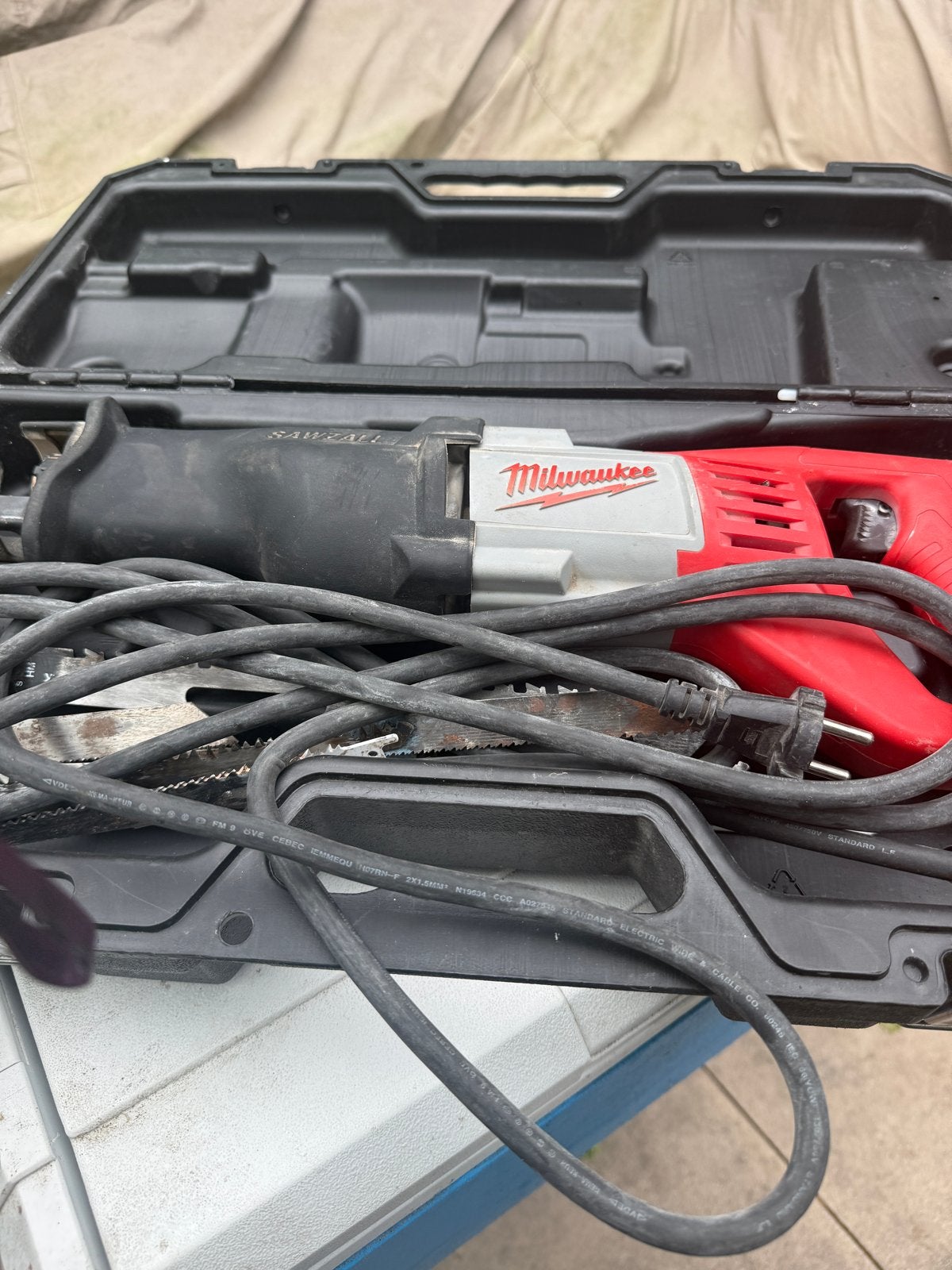 Milwaukee Reciprozaag in koffer met zaagbladen, Doe-het-zelf en Verbouw, Gereedschap | Zaagmachines, Ophalen of Verzenden, Gebruikt