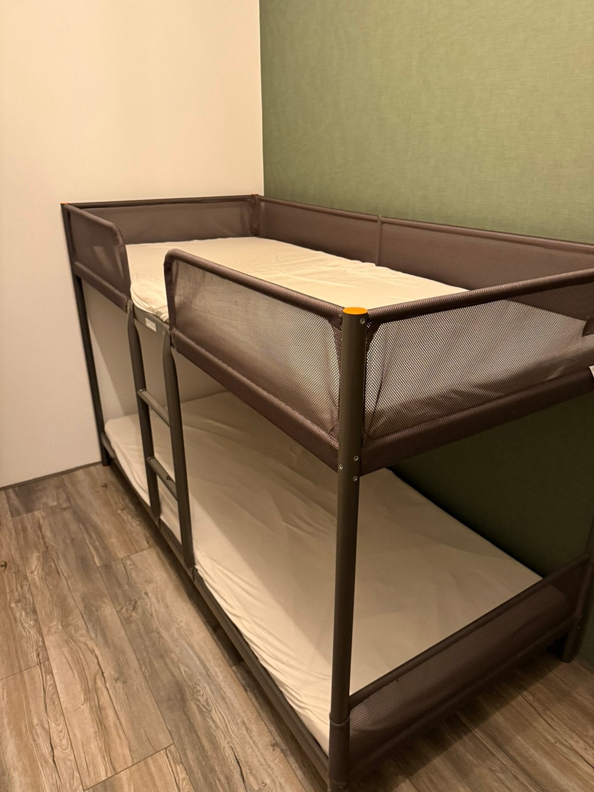 Net stapelbed, Ophalen, 85 tot 100 cm, Zo goed als nieuw, Hoogslaper of Stapelbed