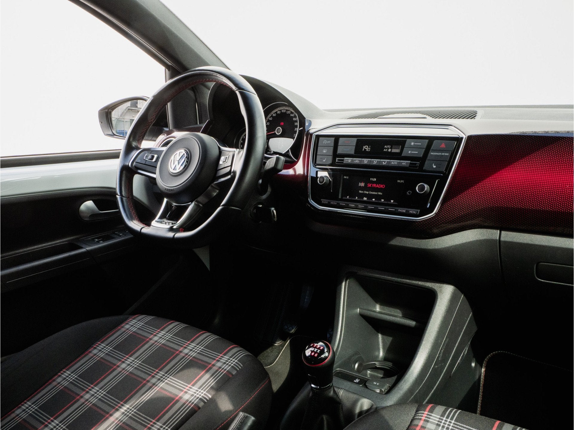 Volkswagen up! 1.0 TSI 116pk GTI Stoelverwarming/ Climate co, 970 kg, Stof, Met garantie (alle), 4 stoelen