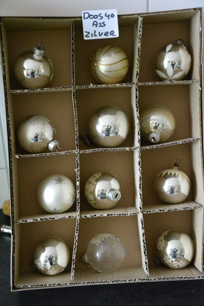 Kerstballen zilver Doos 40, Ophalen of Verzenden, Zo goed als nieuw
