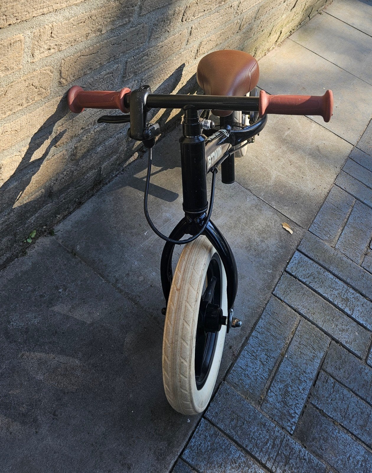B'Twin loopfiets zwart met witte banden, Ophalen, Gebruikt, Minder dan 16 inch, B'Twin