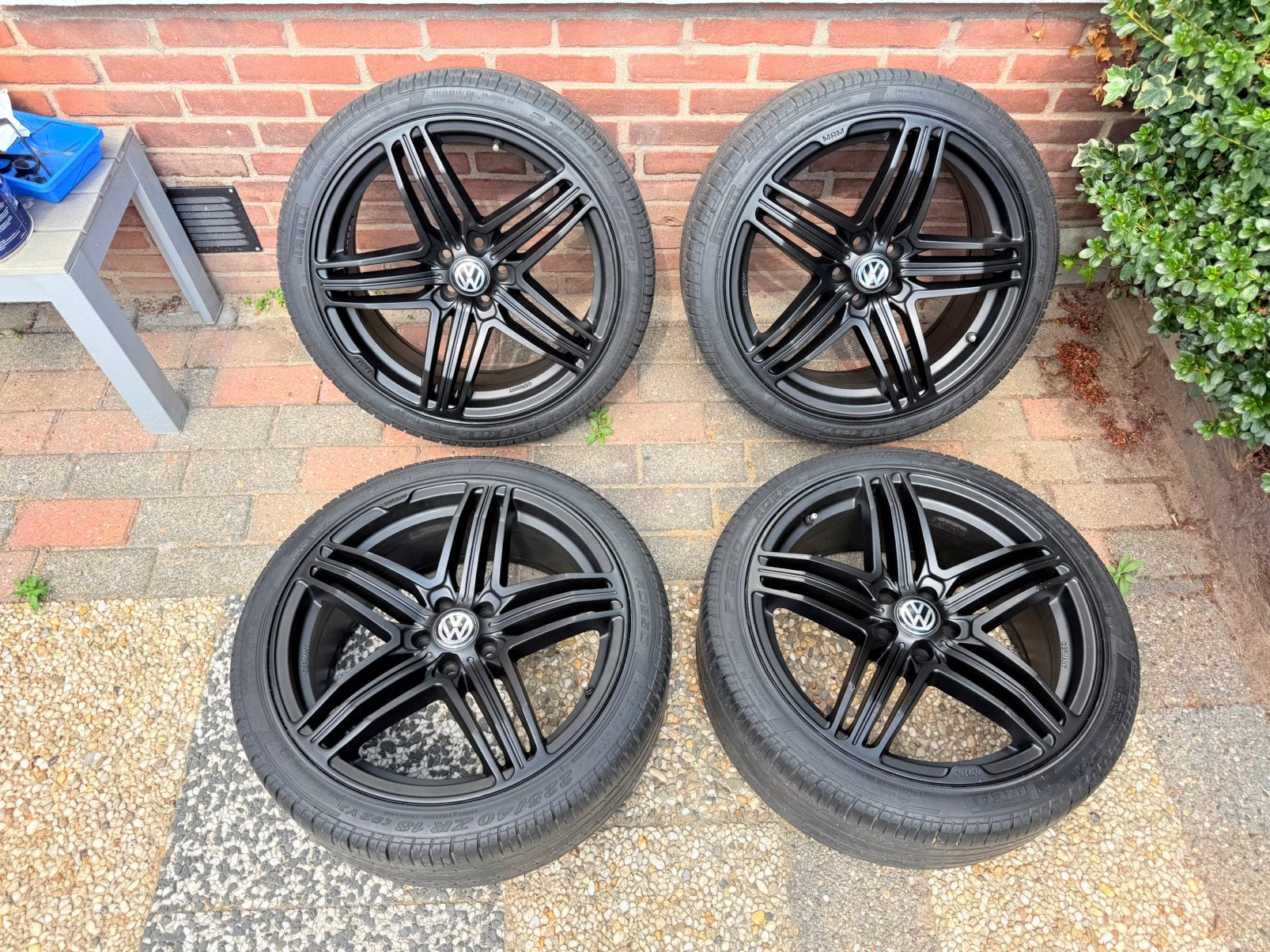 Volkswagen sportive GTI 4X Velgen Met Banden, Ophalen, 18 inch, Velg(en), Nieuw