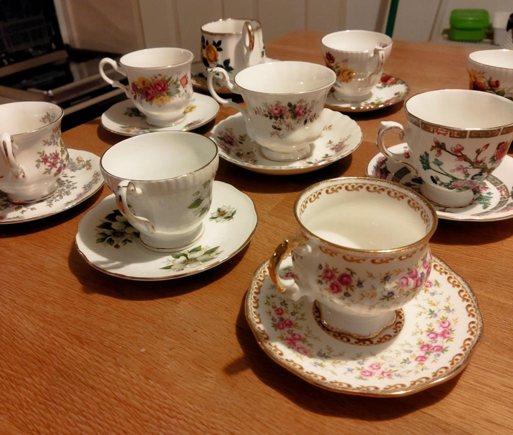 Vintage thee kopjes, Ophalen