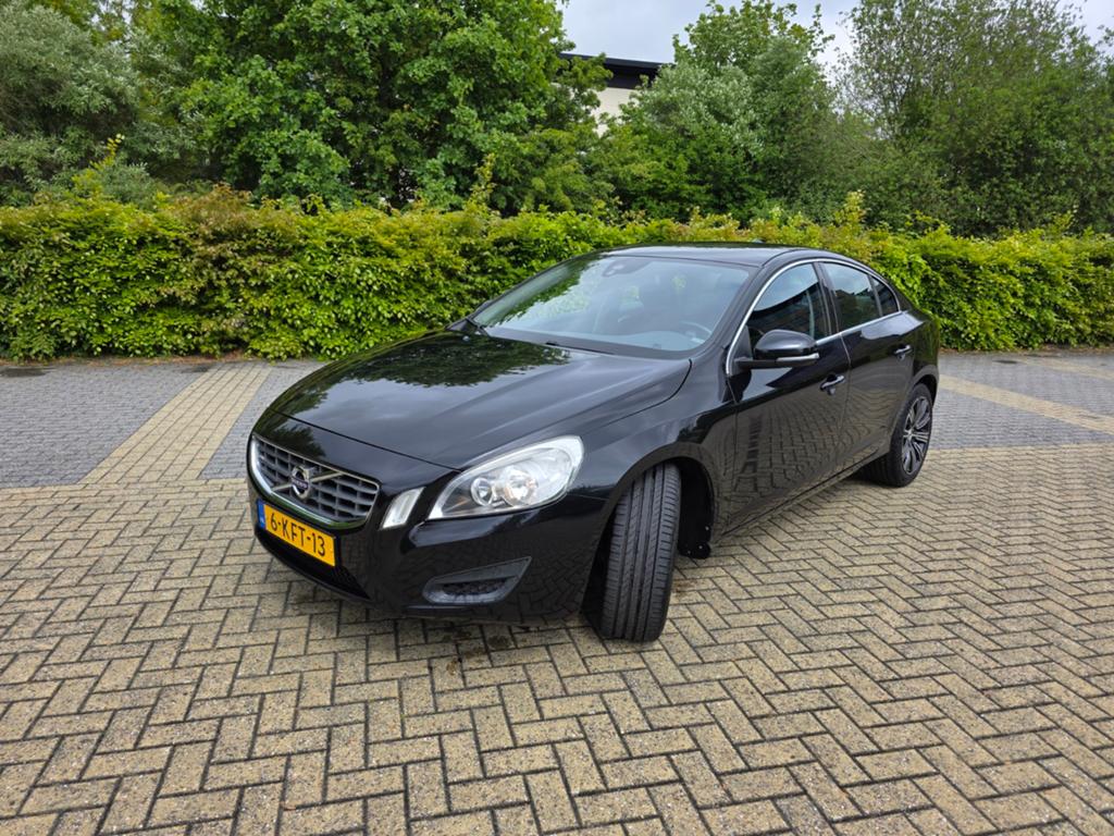 Volvo S60 T3 1.6 137847 km  2013 Zwart, Auto's, Volvo, Particulier, S60, Benzine, B, Sedan, Automaat, Origineel Nederlands, Zwart