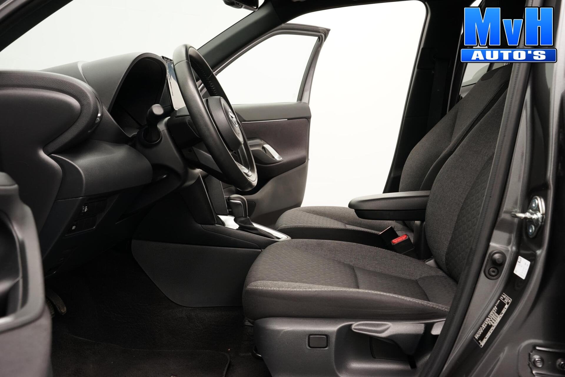 Toyota Yaris Cross 1.5 Hybrid Business Plus|STOELVERW|CAMERA, Stof, Gebruikt, 750 kg, 116 pk